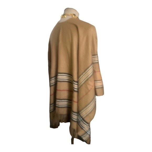 V. FRAAS Women's One Size Shawl/Poncho Multi Color/Wrap - Picture 10 of 13